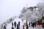 河南老君山雪后似水墨 民众登山祈福纳祥过大年 - 中国新闻社河南分社