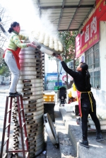 馍王！ 郑州这家蒸馍小店闯出名头，最多一天卖一万多个！ - 河南一百度