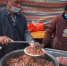 实拍豫北农村婚宴:肘子海鱼油焖大虾一应俱全,16个菜不足300元 - 河南一百度