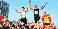 2018年中国郑开国际马拉松赛在郑东新区激情开跑 - 人民政府