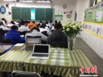 郑州一女教师8年写200多万字随笔：教室是我的世界 - 河南一百度