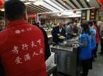 谁说没免费"午餐"?70岁老人在郑州这家饭店免费吃饭 - 河南一百度