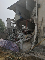 郑州一自建三层民房倒塌，10余人逃出1人被埋 - 河南一百度