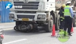 郑州水泥罐车与电动车相撞 骑车男子被拖行当场身亡 - 新浪河南