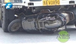 郑州水泥罐车与电动车相撞 骑车男子被拖行当场身亡 - 新浪河南