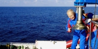 “深海勇士”号迎最高龄乘客 - 河南频道新闻