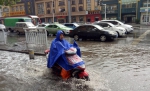 大雨突袭郑州!近半个城"洗澡"，部分路段已经积水 - 河南一百度