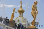 圣彼得堡彼得夏宫开启2018年喷泉季 - 河南频道新闻