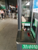 郑州一个公交站台内的1 - 河南一百度