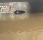 下大雨市民爱车被淹 保险公司告知要开“暴雨证明” - 河南一百度