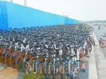 郑州公共自行车来势汹汹 上万辆共享单车扎堆赋闲街头 - 河南一百度