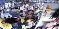 女童公交上高热引起抽搐 乘客齐相助车长为赶时间闯红灯 - 河南一百度