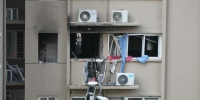 郑州一小区凌晨发生爆炸一女子重伤 炸坏的窗户、油烟机装满一三轮车 - 河南一百度