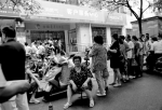 郑州天然气8月起要涨价 市民扎推大热天门外排队 如此购气真够气 - 河南一百度