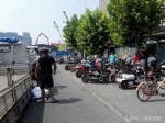 郑州交警在这个地方清理“违停电动车” 不到20分钟 拉走5车 - 河南一百度