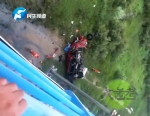 郑州黄河公路大桥5车相撞，其中一辆渣土车掉到桥下 - 河南一百度