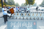 治理“中国式过马路” 郑州在路口试行伸缩护栏 - 河南一百度