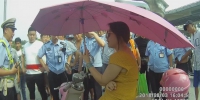 骂交警“神经病”，并袭击交警，郑州一名女子依法被刑事拘留 - 河南一百度