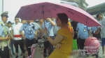 骂交警“神经病”，并袭击交警，郑州一名女子依法被刑事拘留 - 河南一百度