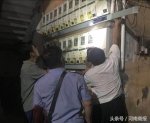 晚上偷偷充电？没门儿了，郑州一社区夜查一晚上剪断31根充电线 - 河南一百度