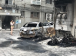 郑州一老旧小区凌晨发生火灾 居民被爆炸声吵醒 车辆被烧毁 无人伤亡 - 河南一百度