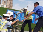 郑州交警四大队开展交通严查 查处违法行为近5万起，行拘4人 - 河南一百度