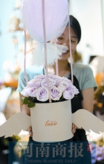 今年七夕“情人节” 抖音款玫瑰成市场新宠 - 河南一百度