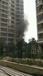 郑州中原新城一居民楼发生天然气爆炸，人员紧急撤离！火势得到控制 - 河南一百度
