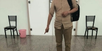 充电宝不合规被拦下，郑州机场一小伙怒砸引自燃被行拘 - 河南一百度