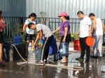水管被挖断，郑州千户居民闹水荒，超市趁机抬高水价 - 河南一百度