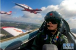 飞行表演迎接新飞行学员加入蓝天方阵 - 河南频道新闻