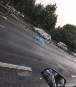 郑州科学大道一辆私家车与自行车相撞，有人员伤亡 - 河南一百度