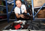 警官证、电脑手机、按摩仪、电水壶……郑州东站8000多件旅客遗失物品待认领 - 河南一百度