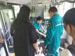 公交上乘客突然晕厥 车长紧急驾车送医并垫付医药费 - 河南一百度