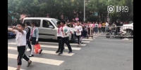 “大忙人”找到了！郑州交警已通知“校门口顶孩子闯行”司机接受处理 - 河南一百度