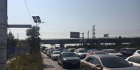 郑州南四环路口施工车致拥堵 交警建议这样绕行 - 河南一百度