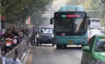 郑州公交专用道投用首个工作日：满眼都是私家车，还来回变道 - 河南一百度