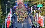 2018郑州国际马拉松赛鸣枪开跑 一场马拉松跃动一座城 - 河南频道新闻