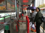立冬日，郑州快速公交站台穿上了棉衣! - 河南一百度