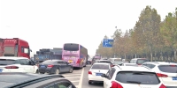 大雾阻碍出行 昨日郑州高速柳林站车辆排队1公里 - 河南一百度