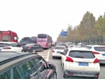 大雾阻碍出行 昨日郑州高速柳林站车辆排队1公里 - 河南一百度