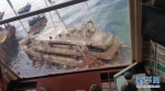 泰国普吉倾覆沉没的“凤凰”号游船打捞出水 - 河南频道新闻