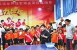 邓亚萍回母校上了一堂乒乓球课 还带回一个“星球” - 河南一百度