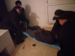 郑州中年男子深夜晕倒公厕，手拍地面呼救，幸好… - 河南一百度