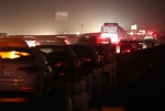 排一公里“长龙” 扎堆等进郑州市区 记者探访限行日晚9点前高速口路况 - 河南一百度