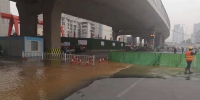 紧急提醒！郑州南阳路农业路地面塌陷，现场已封闭施工 - 河南一百度
