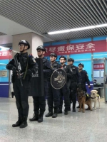 警犬上站巡逻 郑州地铁公安启动社会稳定二级勤务模式 - 河南一百度