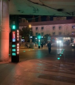 发光斑马线亮相郑州街头，地砖能与信号灯保持同步 - 河南一百度