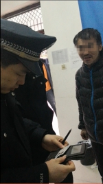 谁给的勇气?郑州一男子到交警队偷手机，被当场抓获 - 河南一百度