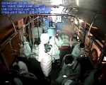 人贩子?郑州公交上一孩子哭闹不停，乘客报警，结果…… - 河南一百度